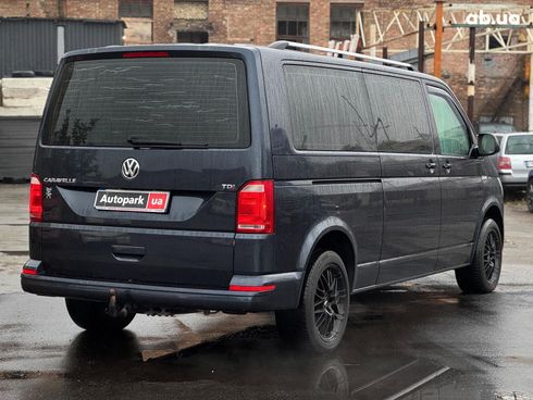 Volkswagen Caravelle 2017 синий - фото 17