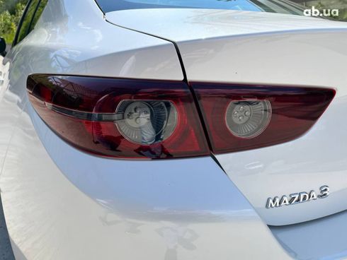 Mazda 3 2019 белый - фото 18