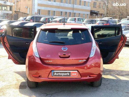 Nissan Leaf 2014 красный - фото 15