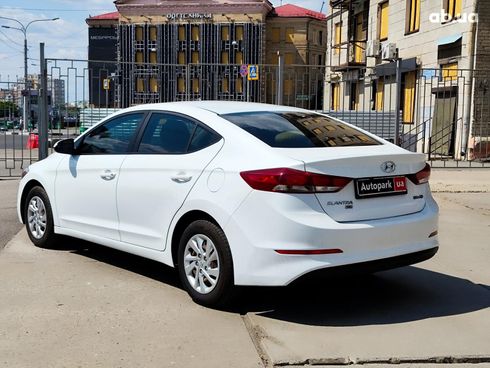 Hyundai Elantra 2018 белый - фото 7