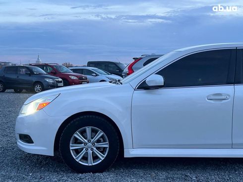 Subaru Legacy 2010 белый - фото 2