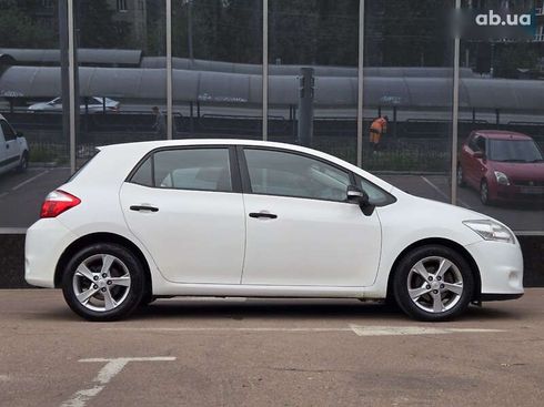 Toyota Auris 2011 - фото 8
