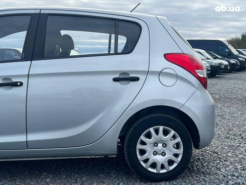 Hyundai i20 2011 серый - фото 6