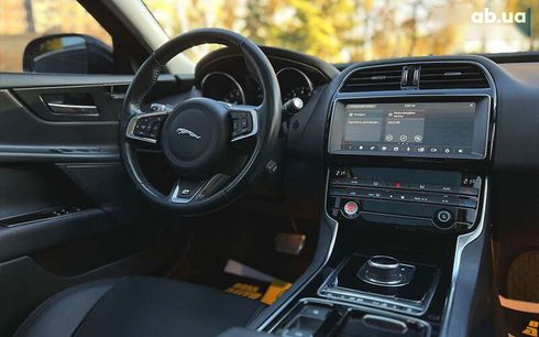 Jaguar XE 2018 - фото 13