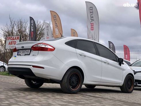 Ford Fiesta 2015 - фото 14