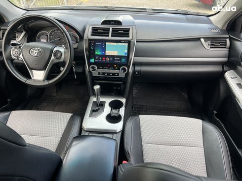Toyota Camry 2015 серый - фото 2