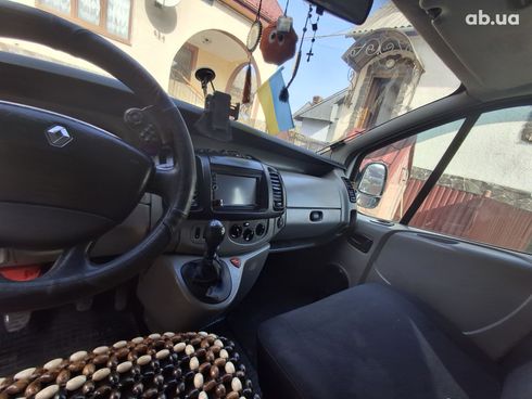Renault Trafic 2002 серебристый - фото 3
