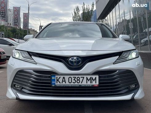 Toyota Camry 2020 - фото 9