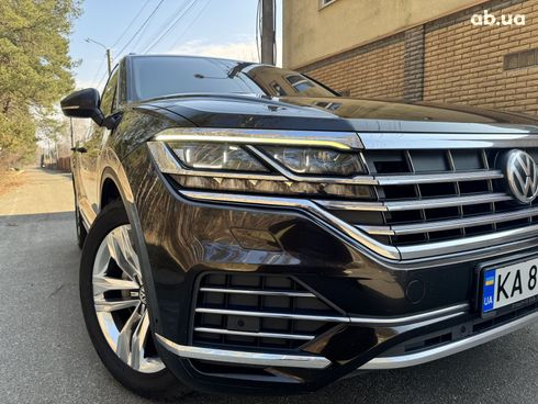 Volkswagen Touareg 2018 коричневый - фото 8