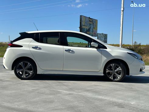 Nissan Leaf 2020 белый - фото 8