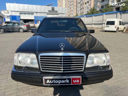 Mercedes-Benz 280 1994 черный - фото 2