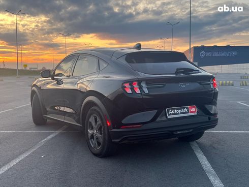Ford Mustang Mach-E 2023 черный - фото 10