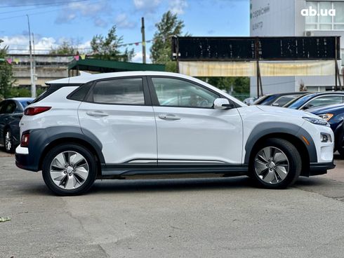 Hyundai Kona Electric 2021 белый - фото 6