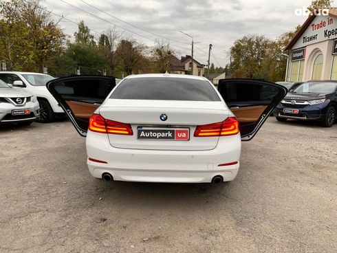 BMW 5 серия 2017 белый - фото 16