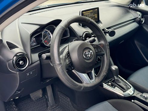 Toyota Yaris 2017 синий - фото 17
