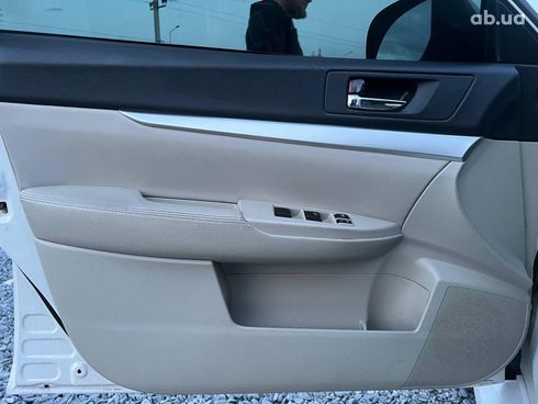 Subaru Legacy 2010 белый - фото 13