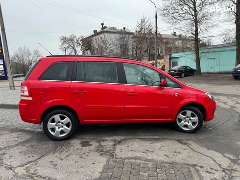 Opel Zafira 2010 красный - фото 6