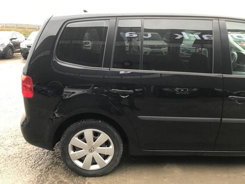 Volkswagen Touran 2013 черный - фото 7