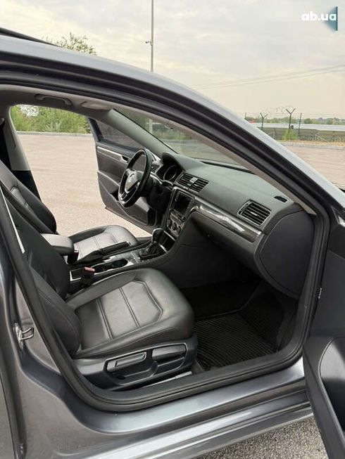 Volkswagen Passat 2017 - фото 17