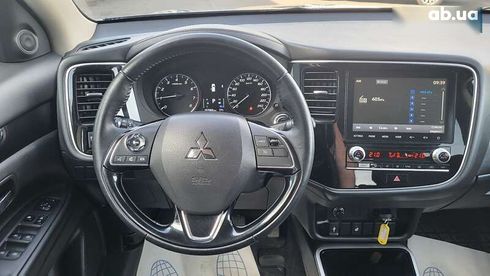 Mitsubishi Outlander 2021 - фото 2