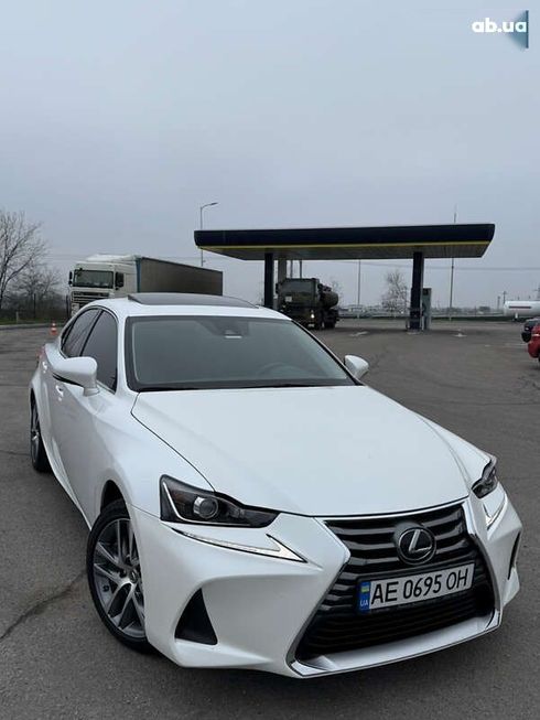 Lexus IS 2018 - фото 16
