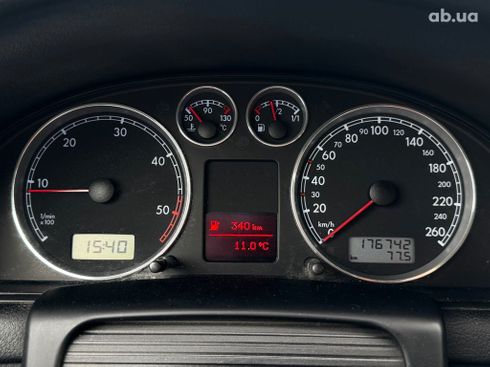 Volkswagen Passat 2004 синий - фото 8
