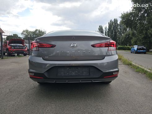 Hyundai Elantra 2019 серый - фото 4