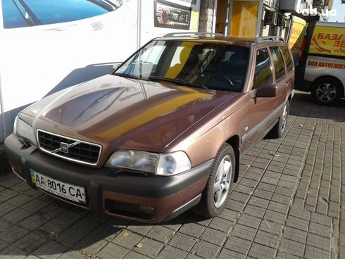 Volvo V70 1998 коричневый - фото 2