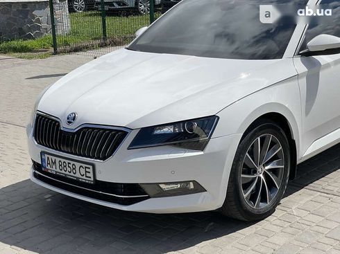 Skoda Superb 2017 - фото 13