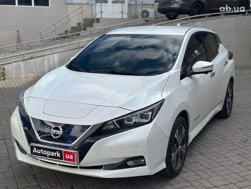 Nissan Leaf 2018 белый - фото 11