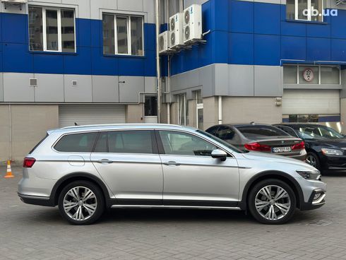 Volkswagen passat alltrack 2019 серый - фото 5