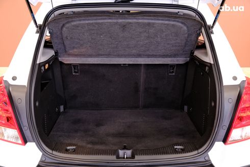 Chevrolet Trax 2016 белый - фото 9