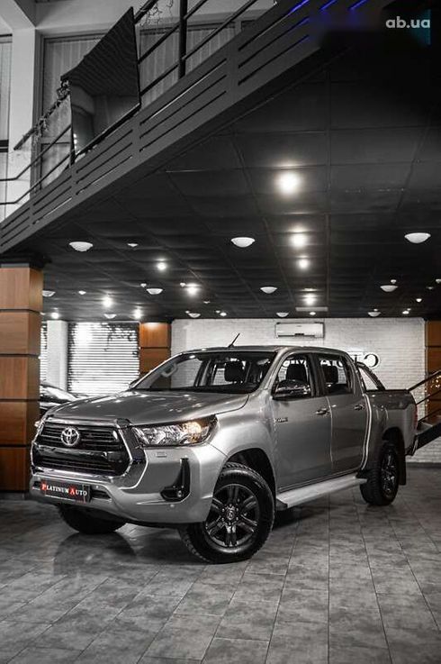 Toyota Hilux 2022 - фото 13