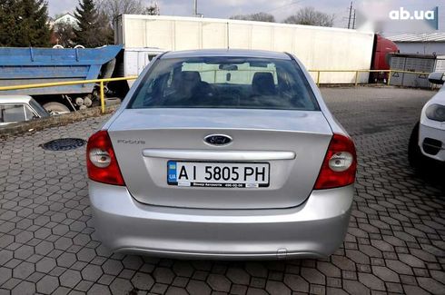 Ford Focus 2010 - фото 8