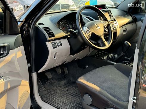 Mitsubishi Pajero 2015 черный - фото 19