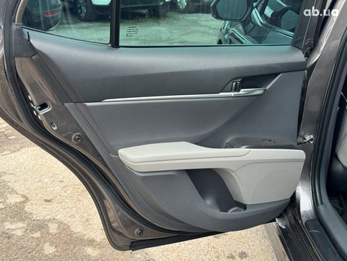 Toyota Camry 2022 серый - фото 19
