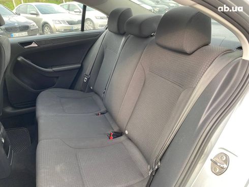 Volkswagen Jetta 2015 серый - фото 23