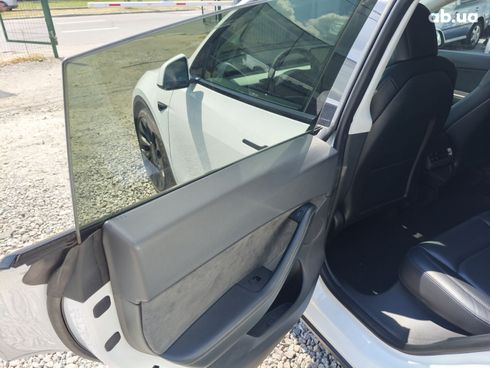 Tesla Model Y 2021 белый - фото 13