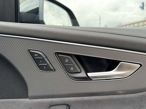 Audi RS Q8 2025 - фото 23