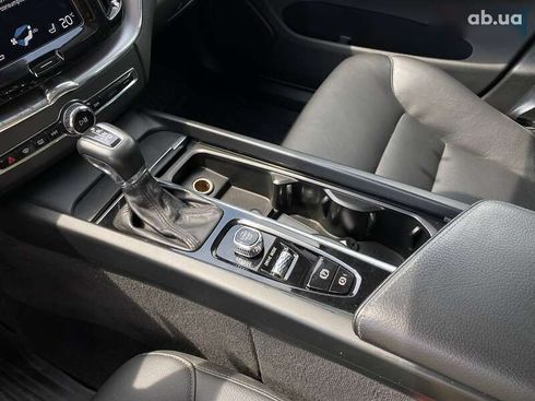 Volvo XC60 2019 - фото 16