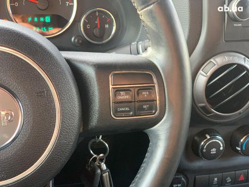 Jeep Wrangler 2015 красный - фото 34