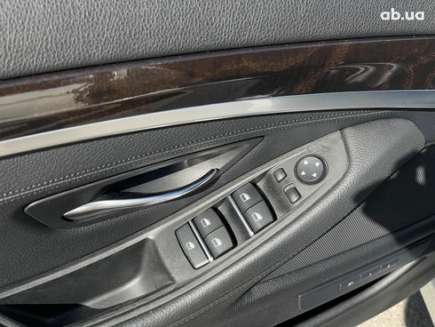 BMW 5 серия 2015 белый - фото 25