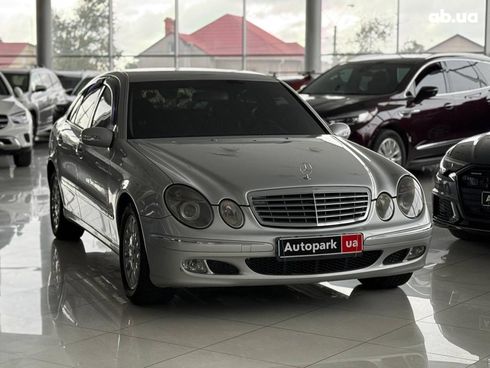 Mercedes-Benz E-Класс 2004 серый - фото 3