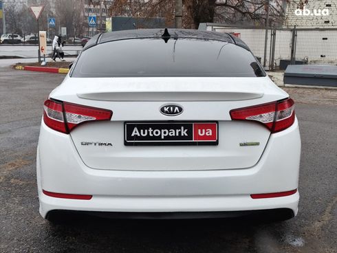 Kia Optima 2011 белый - фото 6