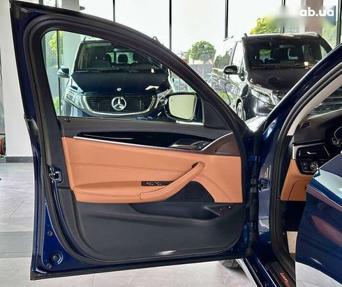 BMW 5 серия 2019 - фото 8