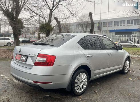 Skoda Octavia 2017 - фото 17