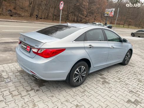 Hyundai Sonata 2013 серый - фото 10