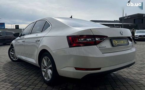 Skoda Superb 2018 - фото 5