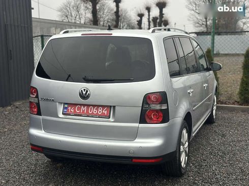 Volkswagen Touran 2010 - фото 17