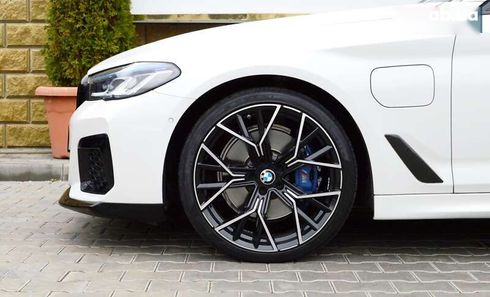 BMW 5 серия 2017 - фото 9